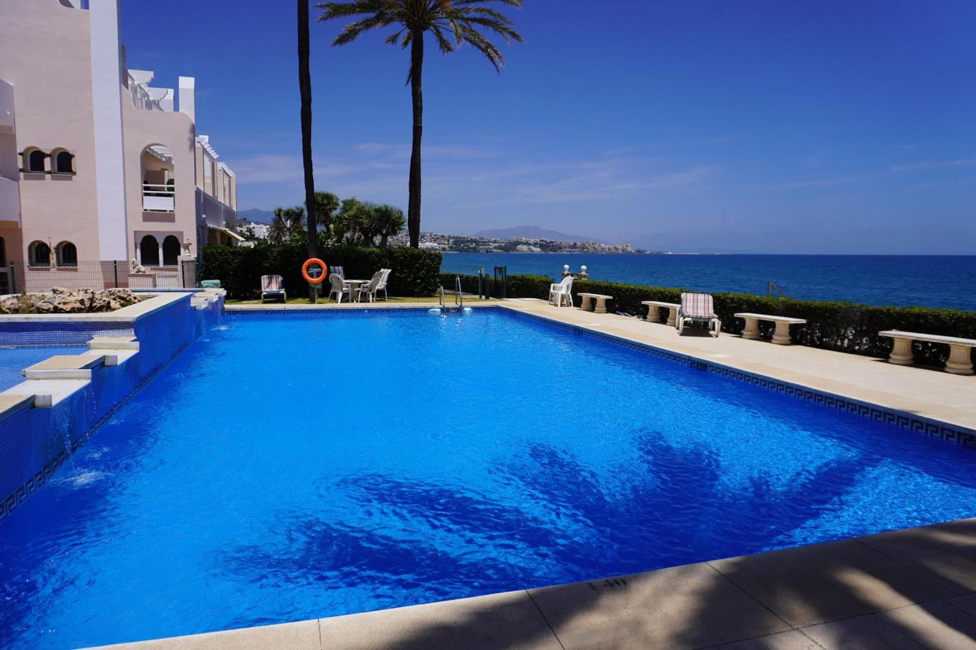 Beach View Playa Del Moral Estepona Bagian luar foto