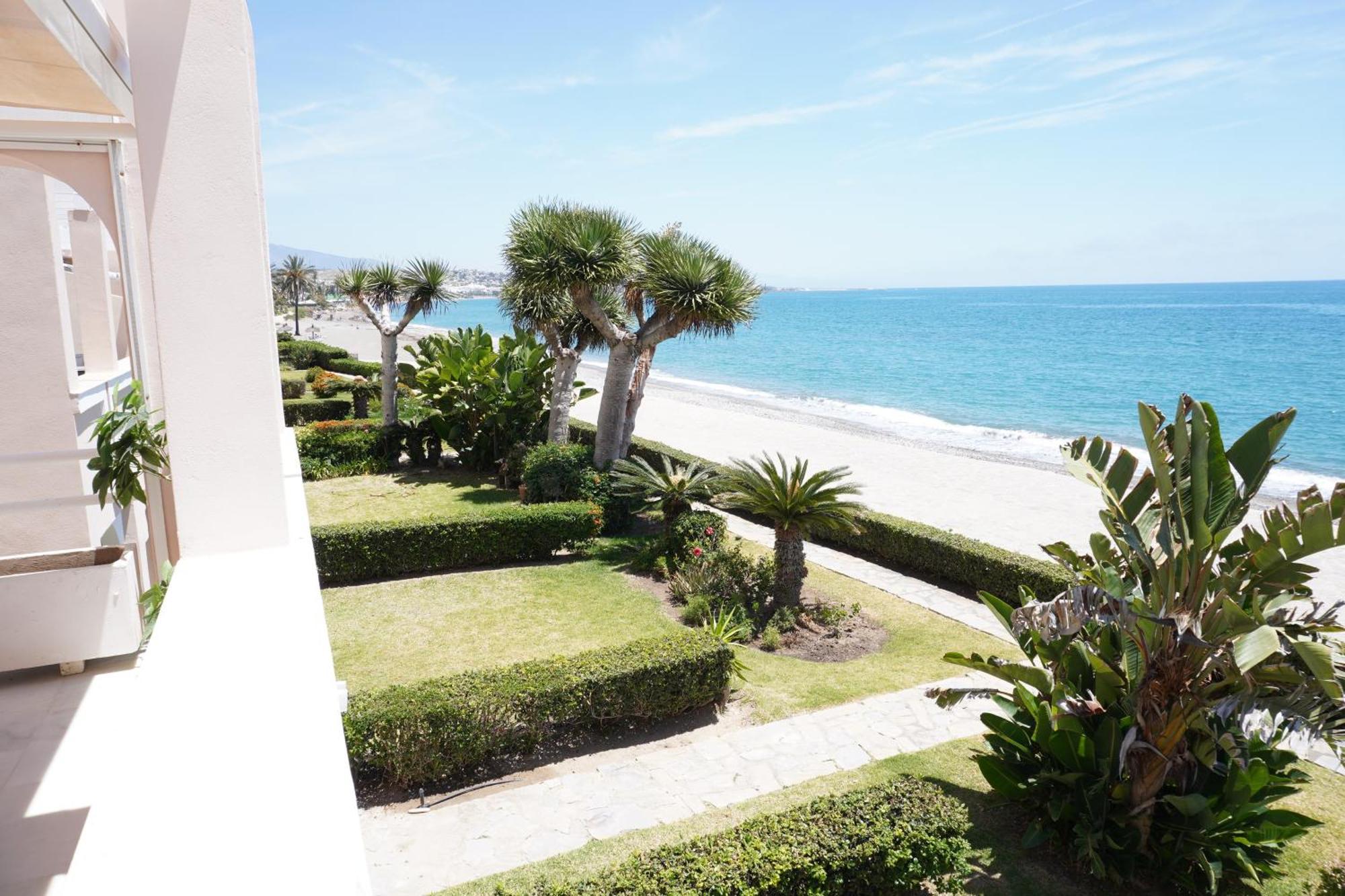 Beach View Playa Del Moral Estepona Bagian luar foto