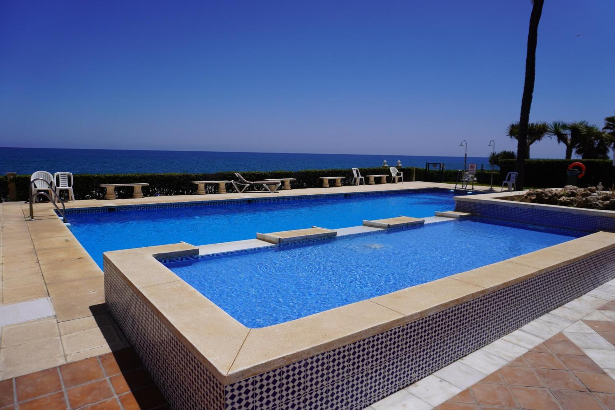 Beach View Playa Del Moral Estepona Bagian luar foto